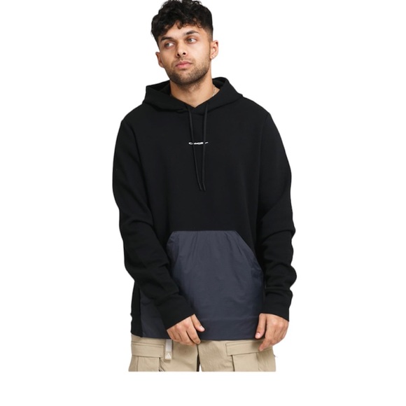 Oakley Tech Hoodie in Black - Picture 2 of 5